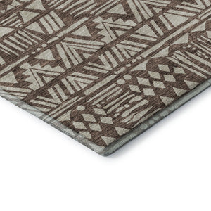 HomeRoots 8' Brown and Beige Southwestern Washable Round Rug - Durable, UV-Protected, Easy-Care Elegance 672101