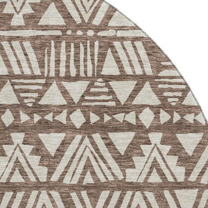 HomeRoots 8' Brown and Beige Southwestern Washable Round Rug - Durable, UV-Protected, Easy-Care Elegance 672101
