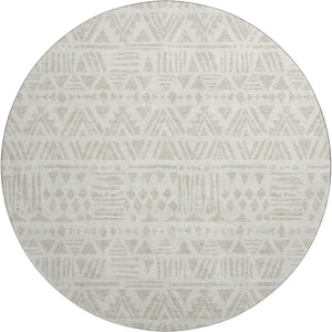 HomeRoots 8' Ivory and Beige Southwestern Washable Round Rug - Durable, Stain-Resistant, UV Protected Design 672119