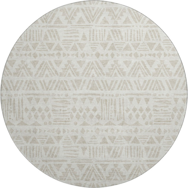 HomeRoots 8' Ivory and Beige Southwestern Washable Round Rug - Durable, Stain-Resistant, UV Protected Design 672119