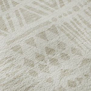 HomeRoots 8' Ivory and Beige Southwestern Washable Round Rug - Durable, Stain-Resistant, UV Protected Design 672119