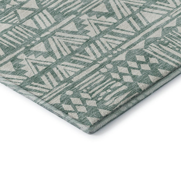 HomeRoots 8' Sage and Ivory Southwestern Washable Round Rug - Durable, UV-Protected, Pet-Friendly Design 672131