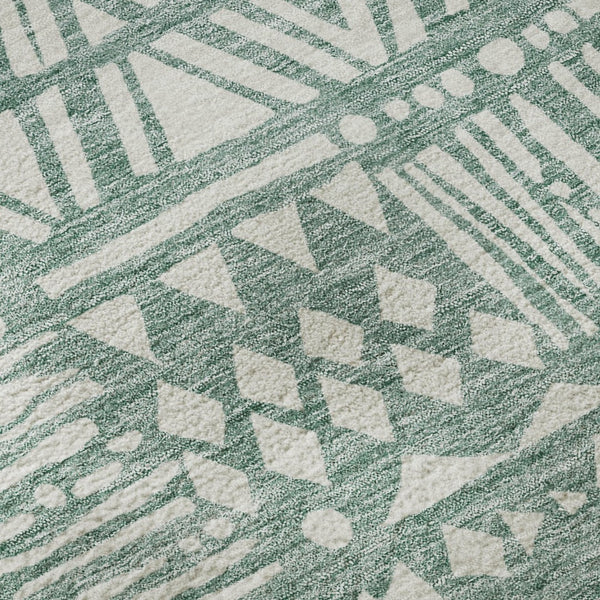 HomeRoots 8' Sage and Ivory Southwestern Washable Round Rug - Durable, UV-Protected, Pet-Friendly Design 672131