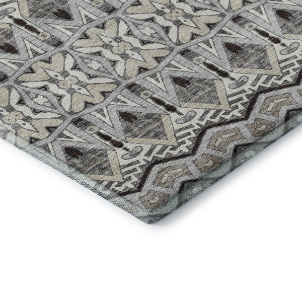 HomeRoots 5' Washable Moroccan Area Rug in Gray, Ivory & Beige - UV Protection, Stain-Resistant & Durable 672274