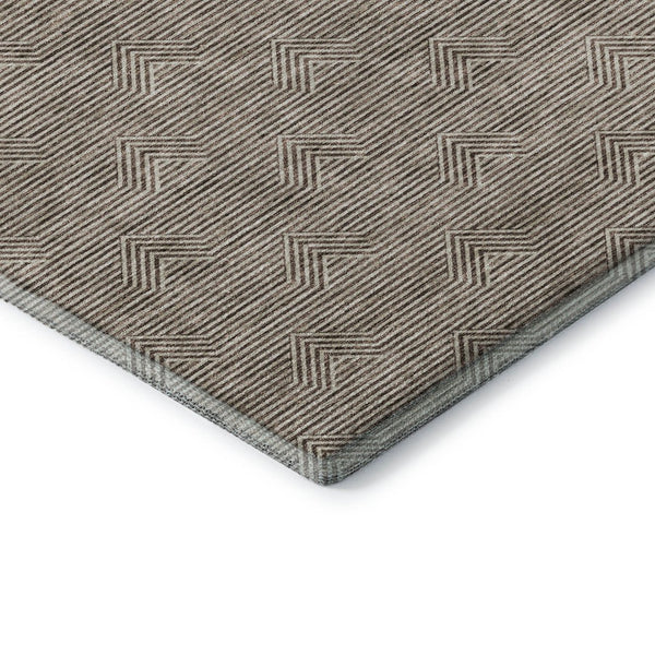 HomeRoots 8' Brown and Ivory Abstract Geometric Washable Round Rug - Stylish, Durable, UV-Protected Design! 672323