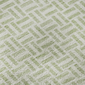 HomeRoots 8' Artichoke Green Geometric Round Rug - Washable, UV-Protected, Durable for High-Traffic Areas 672383