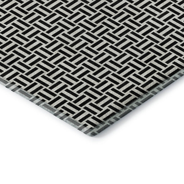 HomeRoots 8' Black And Ivory Geometric Washable Round Rug – Durable, Stylish, UV-Protected for Every Space 672389