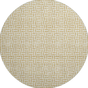 HomeRoots 8' Gold and Ivory Geometric Round Rug - Washable, UV Protected, Stain-Resistant for Stylish Spaces 672407