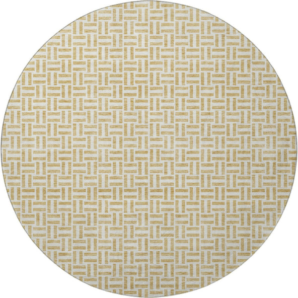 HomeRoots 8' Gold and Ivory Geometric Round Rug - Washable, UV Protected, Stain-Resistant for Stylish Spaces 672407