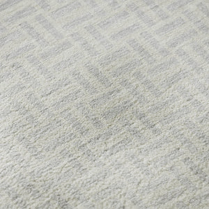 HomeRoots 8' Silver and Ivory Geometric Round Rug – Washable, UV Protected, Durable Design for High-Traffic Areas 672449