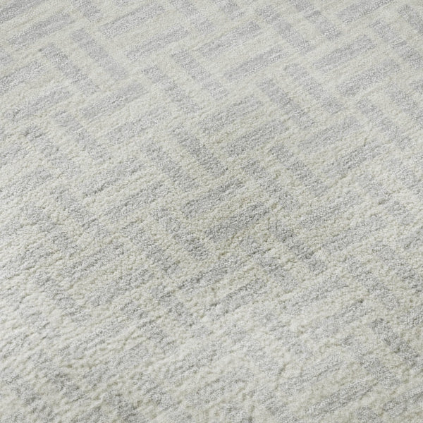 HomeRoots 8' Silver and Ivory Geometric Round Rug – Washable, UV Protected, Durable Design for High-Traffic Areas 672449