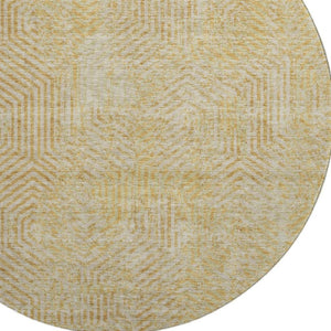 HomeRoots 8' Gold and Beige Geometric Washable Round Rug with UV Protection for High-Traffic Areas & Pets 672485