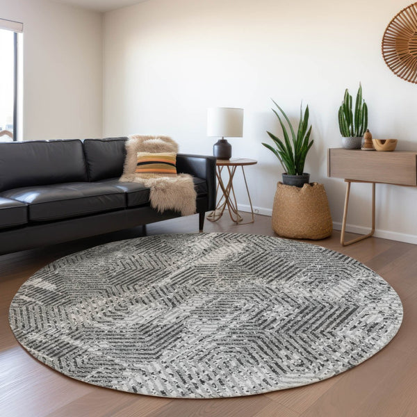 HomeRoots 8' Gray and Silver Geometric Washable Round Rug - UV-Resistant, Stain-Proof, Modern Style for All Spaces 672491