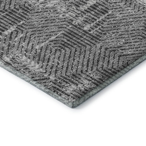 HomeRoots 8' Gray and Silver Geometric Washable Round Rug - UV-Resistant, Stain-Proof, Modern Style for All Spaces 672491
