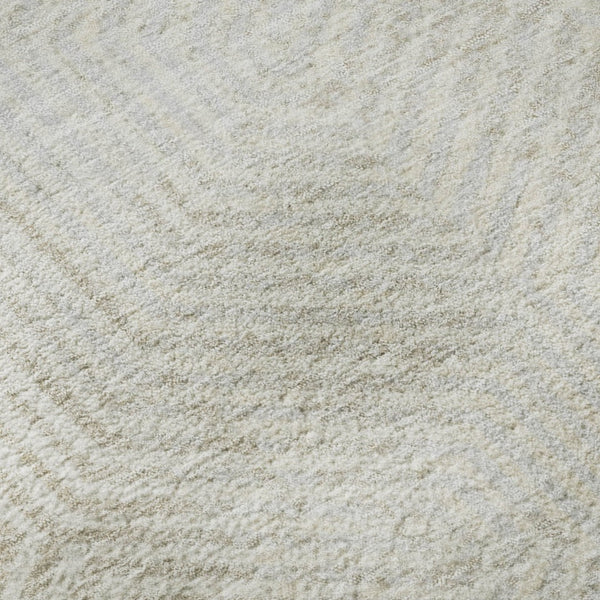 HomeRoots 8' Ivory and Beige Geometric Round Rug - Durable, Washable, UV-Protected for Stylish Homes! 672503
