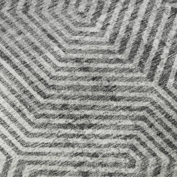 HomeRoots 8' Stylish Silver and Gray Geometric Round Rug - Durable, Washable, Stain-Resistant with UV Protection 672527