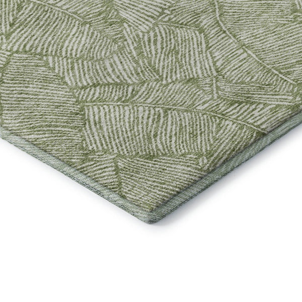 HomeRoots 8' Green and Ivory Floral Round Rug – Durable, Washable, UV-Protected, Ideal for High-Traffic Areas 672608