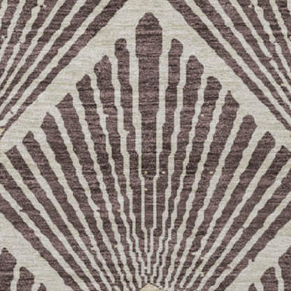 HomeRoots 8' Chocolate and Beige Round Rug - Stylish Geometric Design, Washable, UV Protected, and Pet-Friendly 672674
