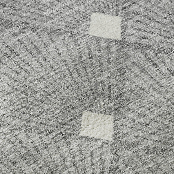 HomeRoots 8' Gray And Ivory Abstract Geometric Round Rug - Washable, UV-Protected, Pet-Friendly Design! 672680