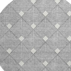 HomeRoots 8' Gray And Ivory Abstract Geometric Round Rug - Washable, UV-Protected, Pet-Friendly Design! 672680