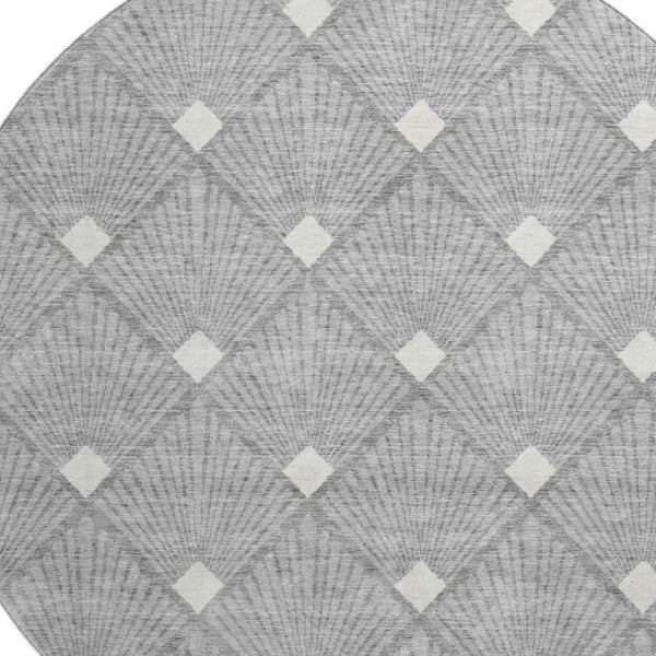 HomeRoots 8' Gray And Ivory Abstract Geometric Round Rug - Washable, UV-Protected, Pet-Friendly Design! 672680