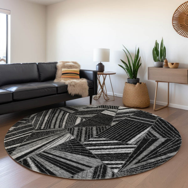HomeRoots 8' Stylish Black and Gray Geometric Washable Round Rug with UV Protection for Modern Spaces 672734