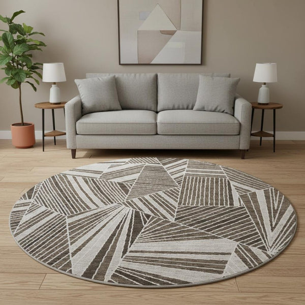 HomeRoots 8' Brown and Beige Geometric Washable Round Rug – UV Protected, Stain-Resistant, Easy Care! 672746