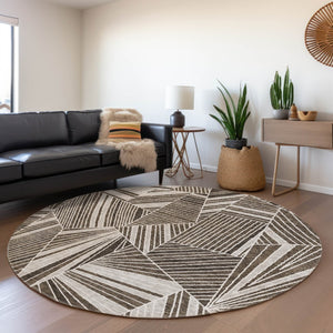 HomeRoots 8' Brown and Beige Geometric Washable Round Rug – UV Protected, Stain-Resistant, Easy Care! 672746