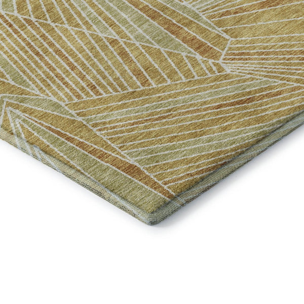 HomeRoots 8' Gold and Beige Geometric Round Rug - Washable, UV-Protected, Non-Slip for Modern Homes & Families 672758