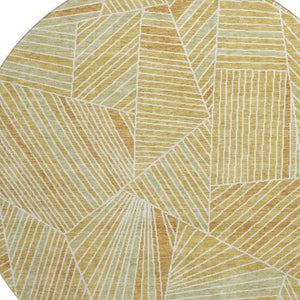 HomeRoots 8' Gold and Beige Geometric Round Rug - Washable, UV-Protected, Non-Slip for Modern Homes & Families 672758