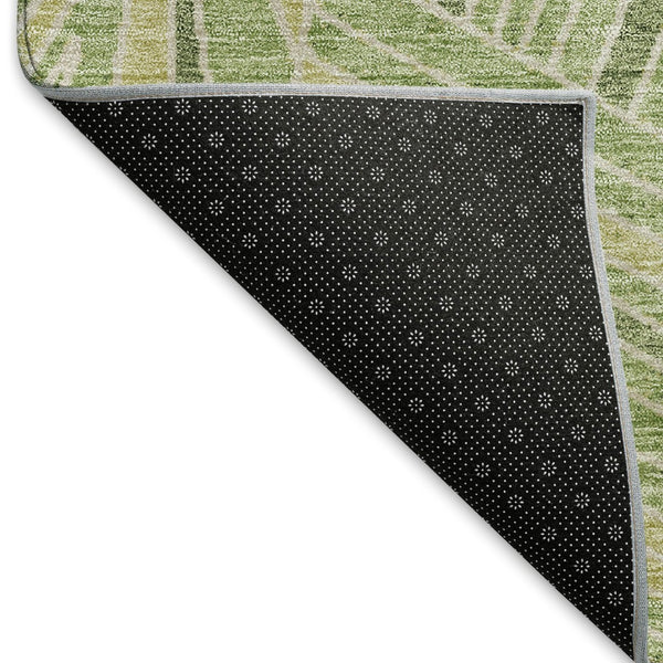 HomeRoots 8' Green And Beige Geometric Washable Round Rug – Durable, UV-Protected for Indoor & Outdoor Use! 672770