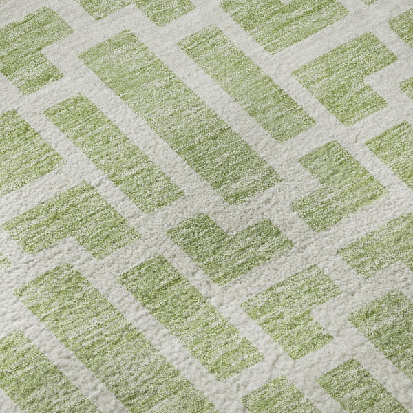 HomeRoots 8' Artichoke Green & Ivory Geometric Round Rug – Washable, UV-Protected, Perfect for High-Traffic Areas! 672800