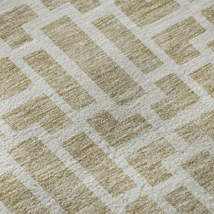 HomeRoots 8' Beige and Ivory Geometric Round Rug - Washable, UV-Protected, Ideal for High Traffic Areas 672806