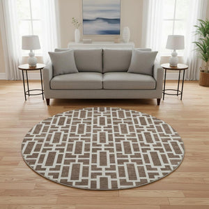 HomeRoots 8' Brown and Ivory Geometric Round Rug - Washable, UV Protected, Perfect for High-Traffic Areas! 672818