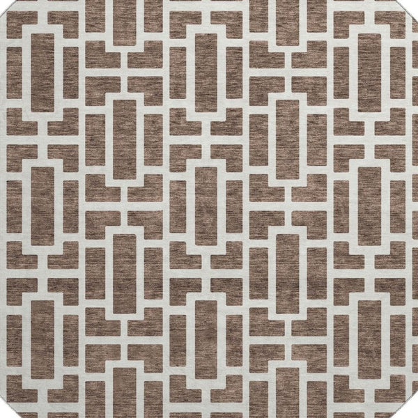 HomeRoots 8' Brown and Ivory Geometric Round Rug - Washable, UV Protected, Perfect for High-Traffic Areas! 672818