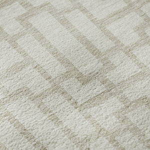 HomeRoots 8' Ivory and Beige Geometric Round Rug - Washable, UV Protected, Perfect for High-Traffic Areas 672830