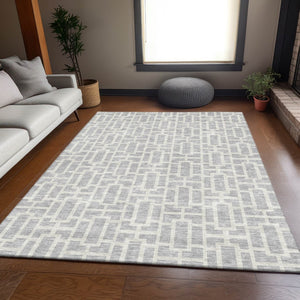 HomeRoots 5' X 8' Silver And Ivory Geometric Area Rug - Stylish, Washable & UV-Protected for Modern Spaces 672847