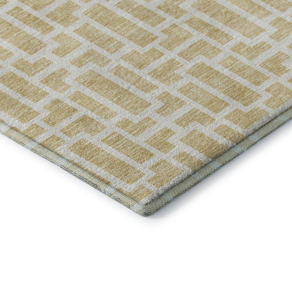 HomeRoots 8' Stylish Wheat and Ivory Geometric Washable Round Rug with UV Protection for High-Traffic Areas 672866