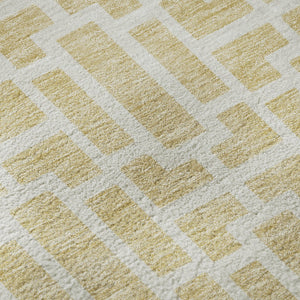 HomeRoots 8' Stylish Wheat and Ivory Geometric Washable Round Rug with UV Protection for High-Traffic Areas 672866