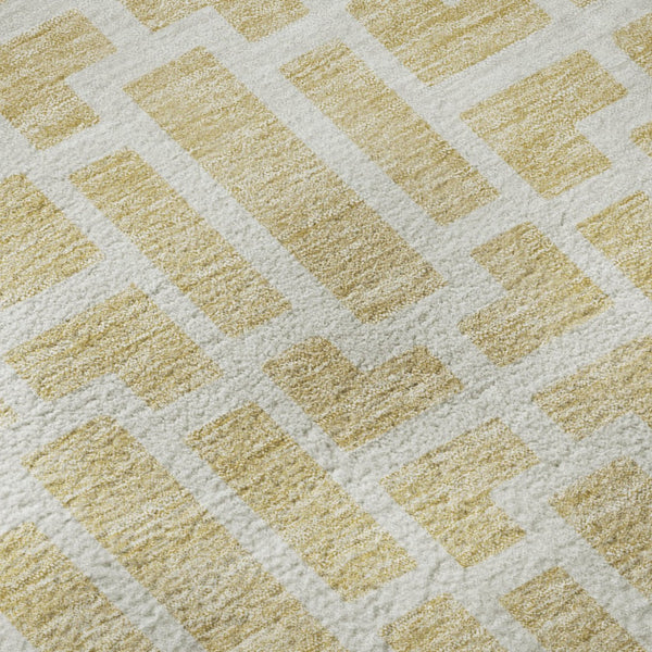 HomeRoots 8' Stylish Wheat and Ivory Geometric Washable Round Rug with UV Protection for High-Traffic Areas 672866