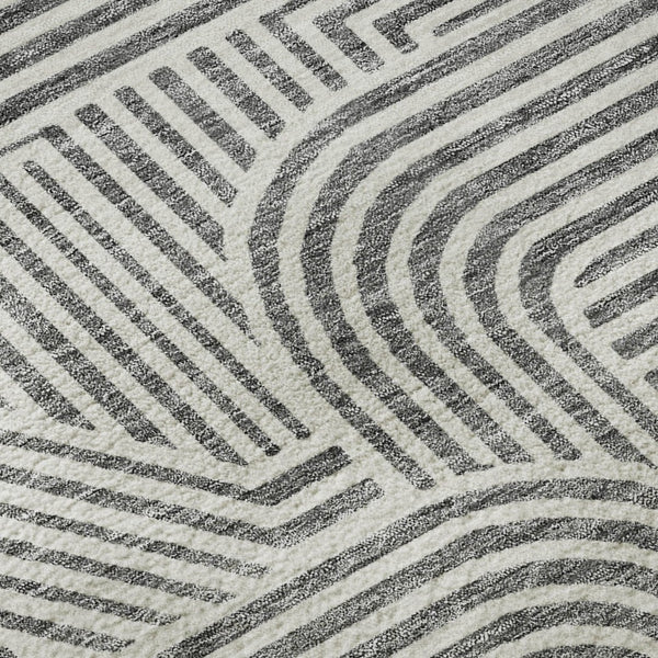 HomeRoots 8' Gray and Ivory Abstract Geometric Round Rug - Washable, UV Protected, Perfect for High-Traffic Areas 672914