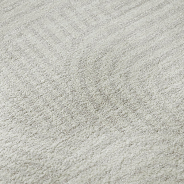 HomeRoots 8' Ivory and Beige Abstract Geometric Washable Round Rug with UV Protection for Any Room Décor 672920