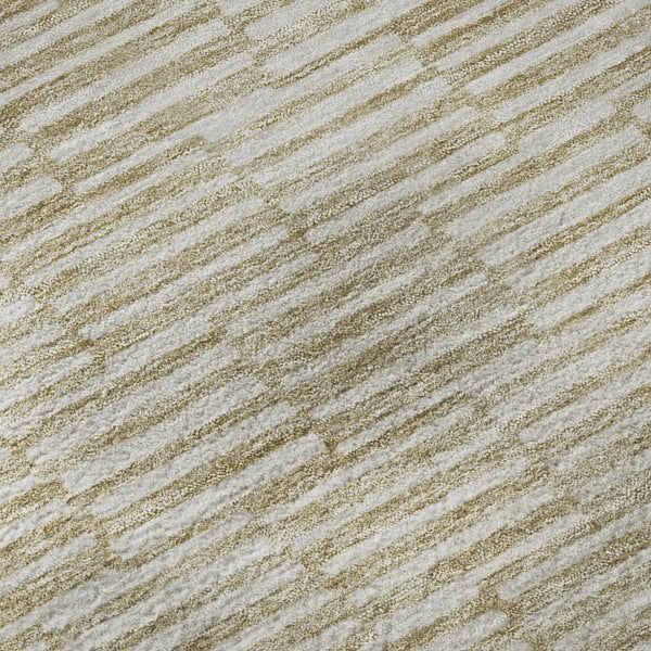 HomeRoots 8' Beige and Ivory Abstract Round Rug - Washable, UV Protected, and Perfect for Modern Homes! 672950