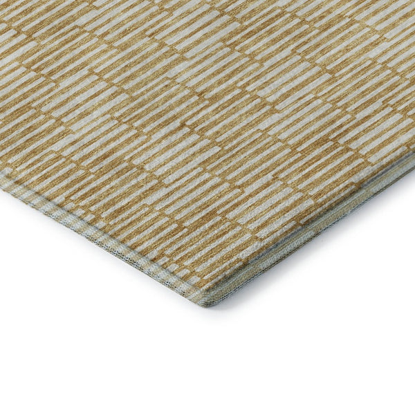 HomeRoots 8' Gold and Ivory Abstract Geometric Round Rug – Washable, UV Protected, Pet-Friendly & Stylish Decor 672968