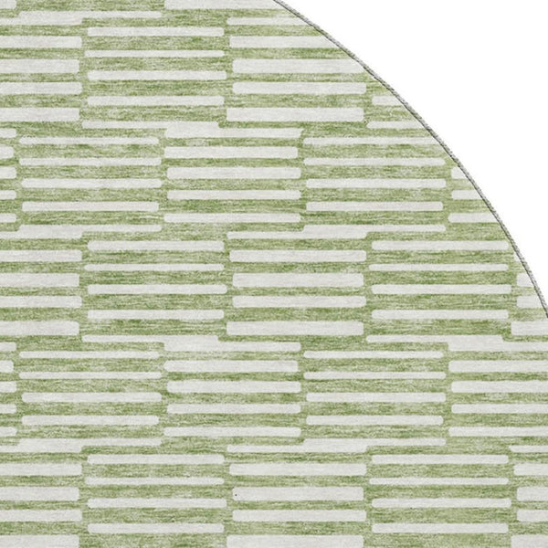 HomeRoots 8' Stylish Green and Ivory Abstract Round Rug – Washable, UV Protected, and Perfect for Any Space! 672980
