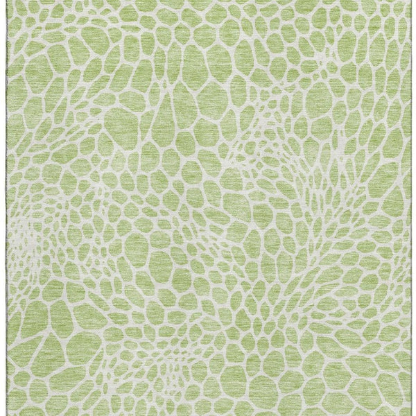 HomeRoots 5' Artichoke Green & Ivory Geometric Area Rug – Washable, UV Protected, Perfect for High-Traffic Homes 673021