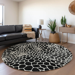HomeRoots 8' Black and Ivory Geometric Round Rug - Washable, UV-Protected, Durable for Homes with Kids & Pets 673034