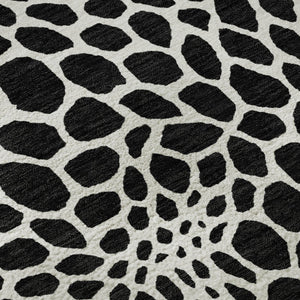 HomeRoots 8' Black and Ivory Geometric Round Rug - Washable, UV-Protected, Durable for Homes with Kids & Pets 673034