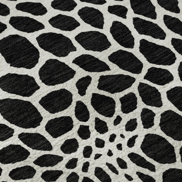 HomeRoots 8' Black and Ivory Geometric Round Rug - Washable, UV-Protected, Durable for Homes with Kids & Pets 673034