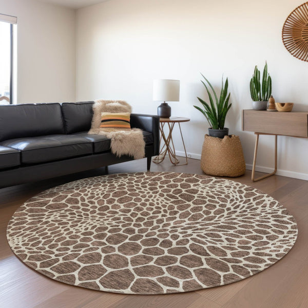 HomeRoots 8' Brown And Beige Geometric Round Rug - Washable, UV Protected, Stain-Resistant for Busy Homes 673040